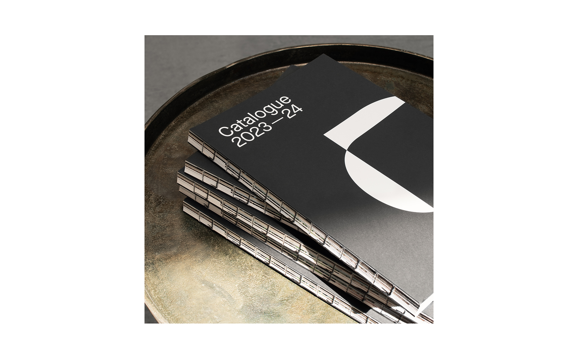 Deknudt Mirrors   &mdash;   Cataloog
